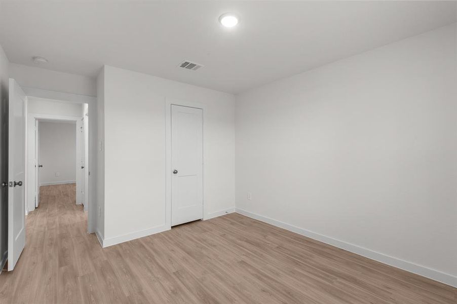 Spacious, unfurnished interior of a new home in Summerview, Fulshear (Image 13). Spacious, unfurnished interior of a new home in Summerview, Fulshear (Image 13).
