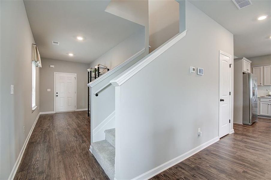 Spacious, unfurnished interior of a new home in Towne Center, Hampton (Image 19).