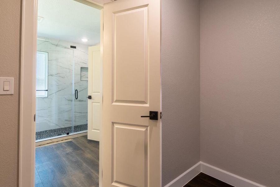 Spacious, unfurnished interior of a new home in , Huntsville (Image 28).