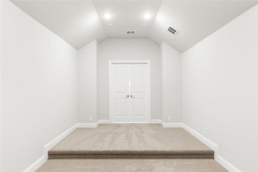 Spacious, unfurnished interior of a new home in Crystal Lake Estates, Red Oak (Image 30).