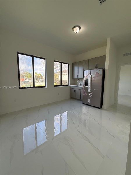 Spacious, unfurnished interior of a new home in , Cutler Bay (Image 11).
