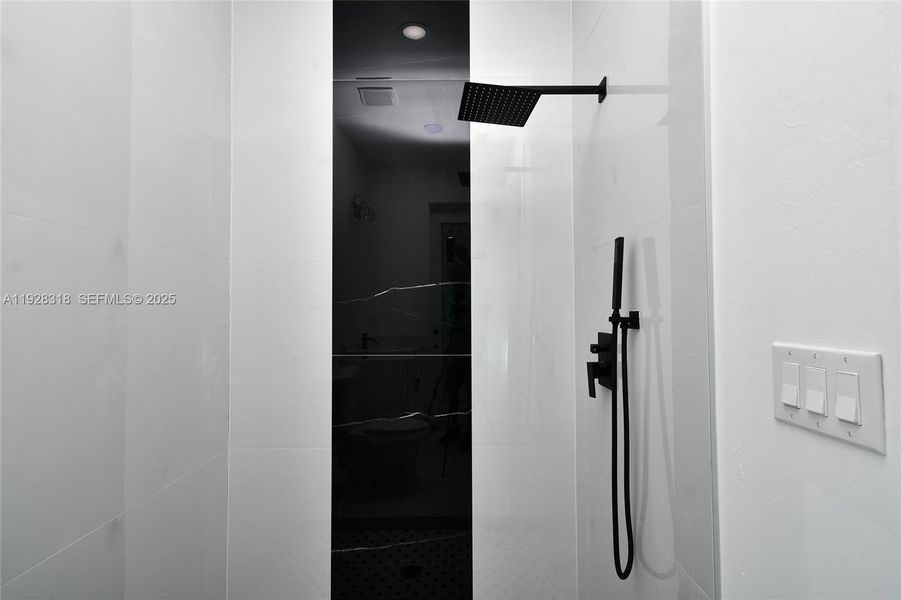 Close-up of interior finishes inside a home in , Lehigh Acres (Image 12). Close-up of interior finishes inside a home in , Lehigh Acres (Image 12).