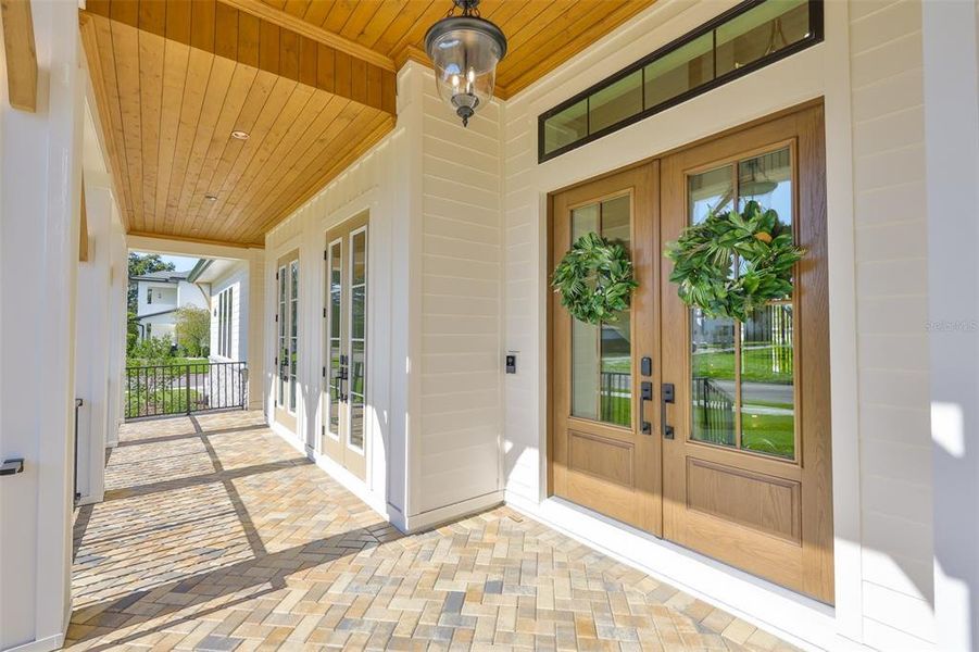 Exterior details and patio area of a home in , Tampa (Image 3).