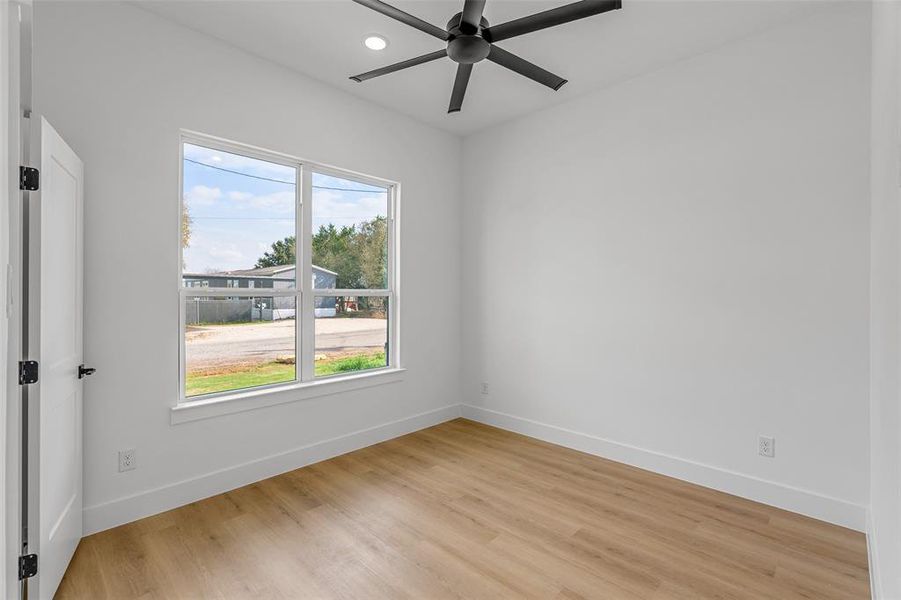 Spacious, unfurnished interior of a new home in , Granbury (Image 19).