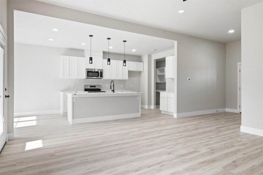 Please note: Photos shown are not of the actual homes but are of the same floorplan. Finishes and features may vary. Please note: Photos shown are not of the actual homes but are of the same floorplan. Finishes and features may vary.