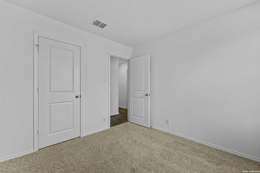 Spacious, unfurnished interior of a new home in Sonora, San Antonio (Image 14).