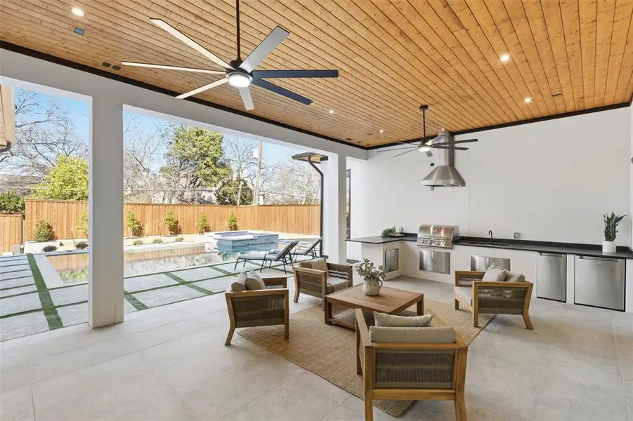 Exterior details and patio area of a home in , Dallas (Image 4).