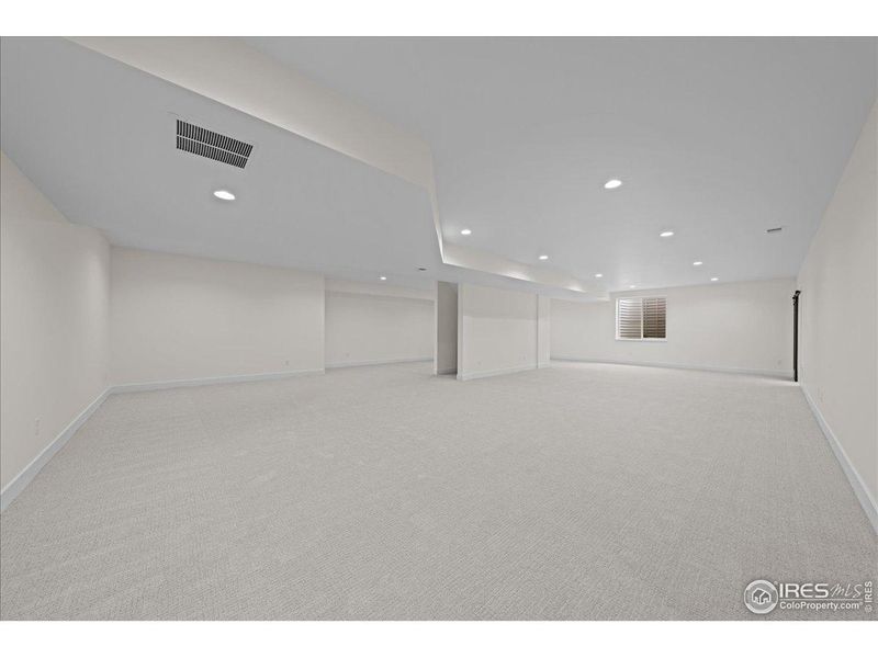 Spacious, unfurnished interior of a new home in , Berthoud (Image 43).