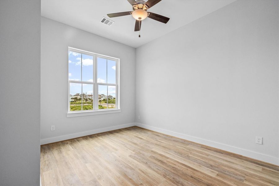 Spacious, unfurnished interior of a new home in , Galveston (Image 17).