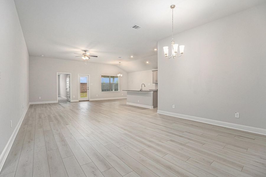 Spacious, unfurnished interior of a new home in Lago Mar, La Marque (Image 9). Spacious, unfurnished interior of a new home in Lago Mar, La Marque (Image 9).