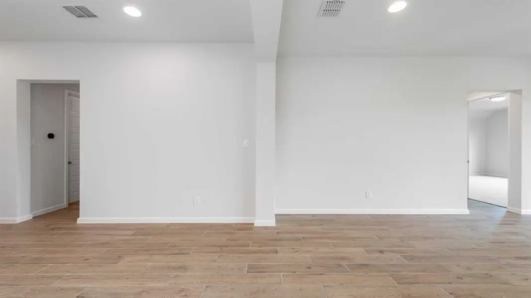 Spacious, unfurnished interior of a new home in Devonshire - Reserve 45', Forney (Image 14).