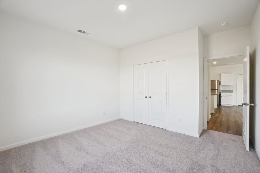 Spacious, unfurnished interior of a new home in Sunset Oaks, Maxwell (Image 18).