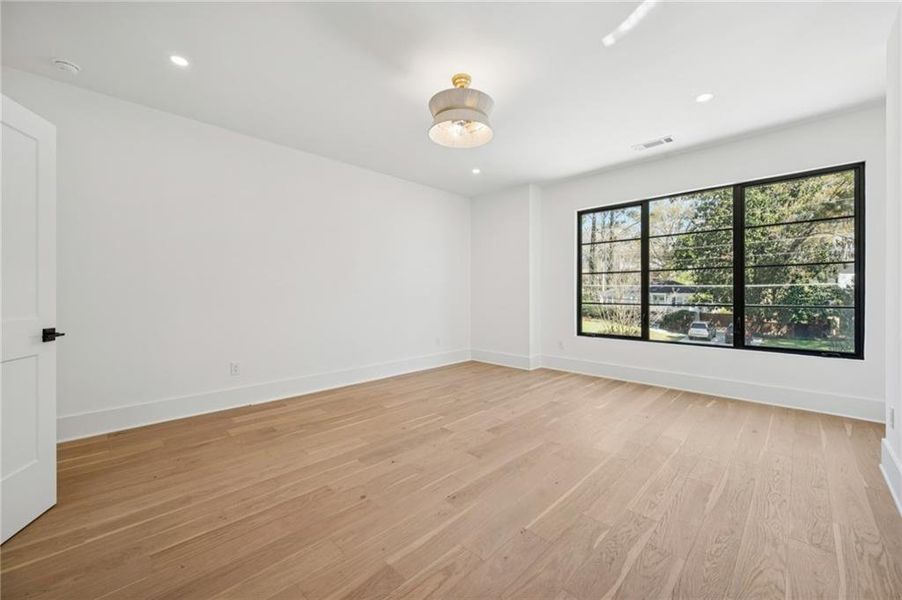 Spacious, unfurnished interior of a new home in , Atlanta (Image 23).