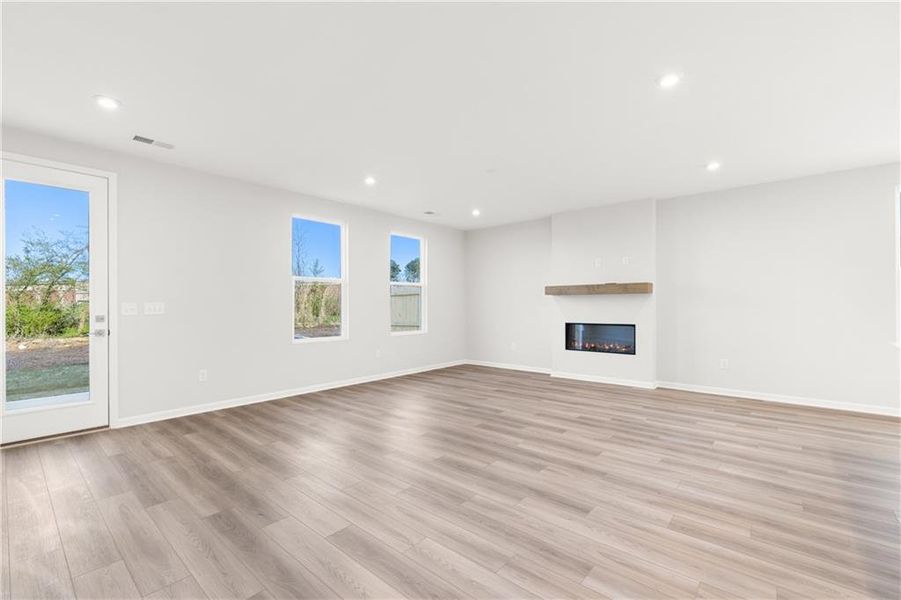 Spacious, unfurnished interior of a new home in Lake Shore, Winder (Image 13).