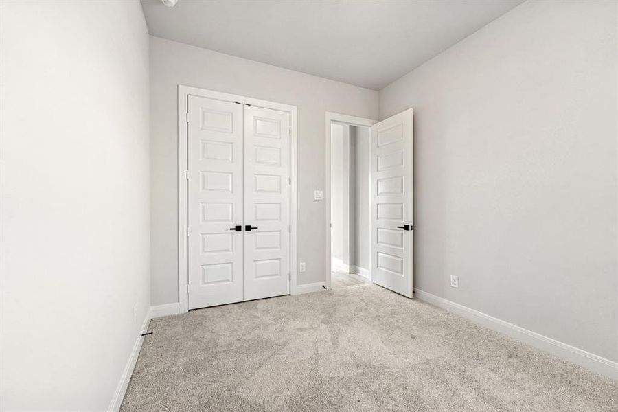 Spacious, unfurnished interior of a new home in Myrtle Creek, Waxahachie (Image 18). Spacious, unfurnished interior of a new home in Myrtle Creek, Waxahachie (Image 18).