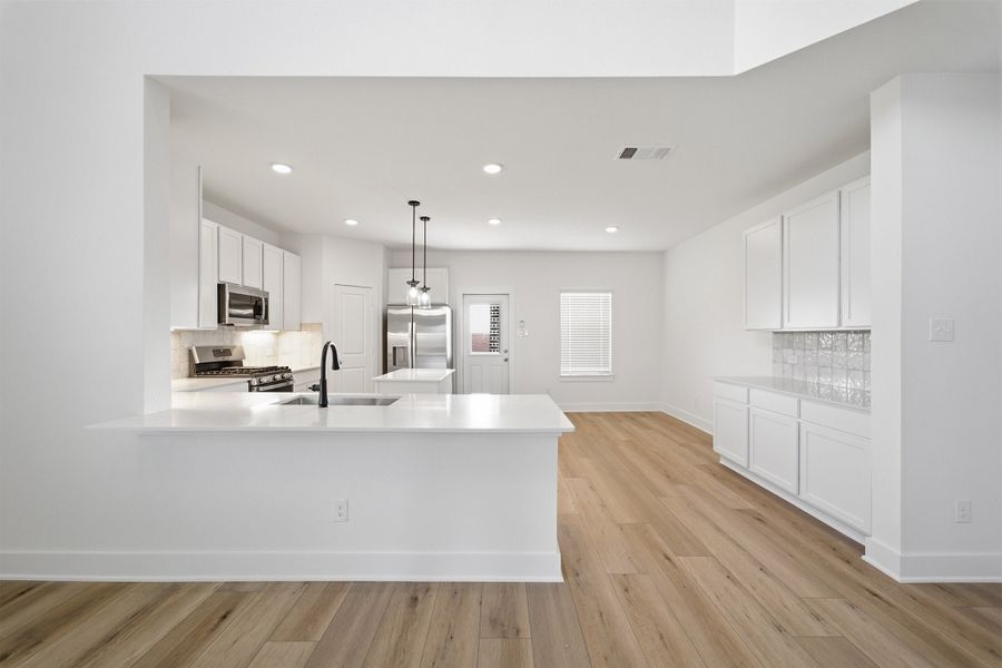 Furnished interior view inside a new home in Saddlebrook Estates, Waxahachie (Image 6).