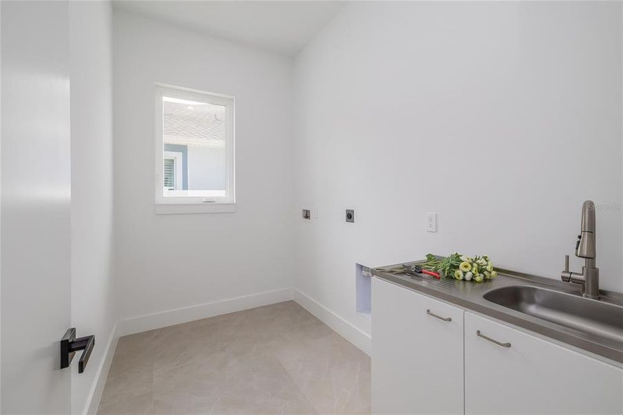 Spacious, unfurnished interior of a new home in , Palm Coast (Image 38).