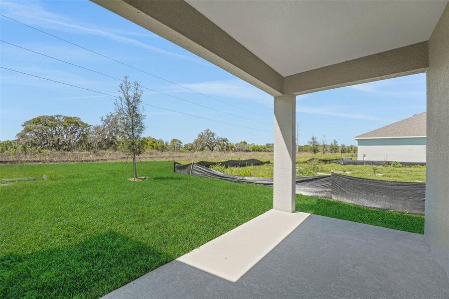 Exterior details and patio area of a home in Willowbrook North, Winter Haven (Image 21).