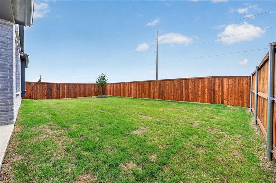 Exterior details and patio area of a home in Heritage Ranch, Sherman (Image 2).