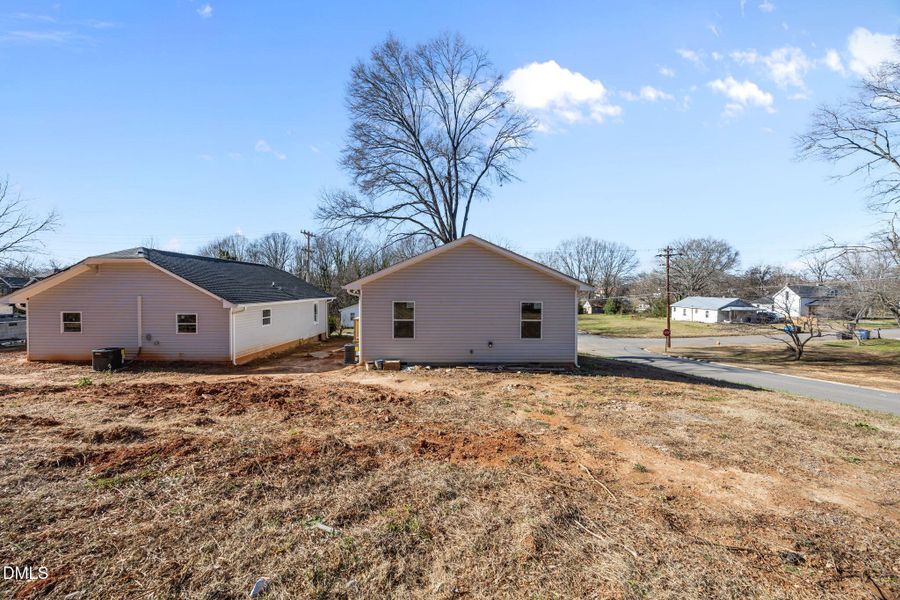 10-web-or-mls-1105 8th St EX 010