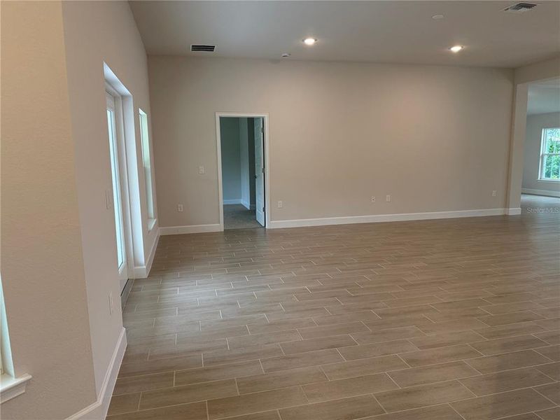 Spacious, unfurnished interior of a new home in Rotonda, Rotonda West (Image 7). Spacious, unfurnished interior of a new home in Rotonda, Rotonda West (Image 7).