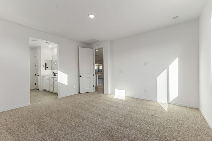 Spacious, unfurnished interior of a new home in Tyler Ranch, Buckeye (Image 12).