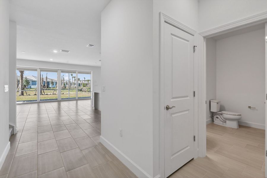 Spacious, unfurnished interior of a new home in Harbor Isle, Vero Beach (Image 79). Spacious, unfurnished interior of a new home in Harbor Isle, Vero Beach (Image 79).