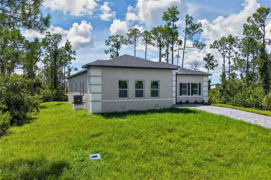 Exterior details and patio area of a home in , Port Charlotte (Image 3).