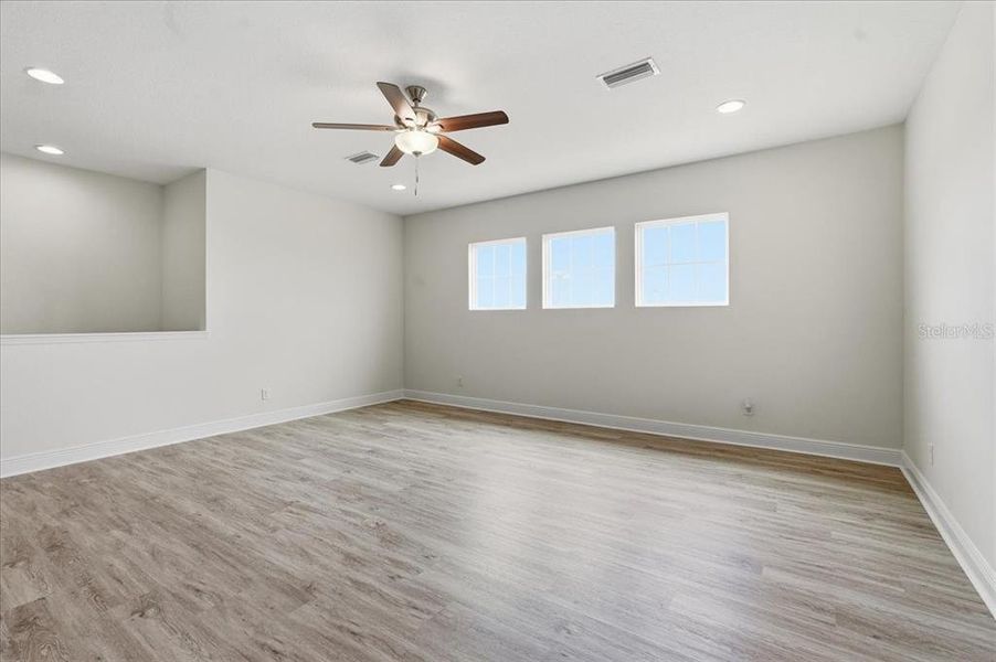 Spacious, unfurnished interior of a new home in , San Antonio (Image 22).