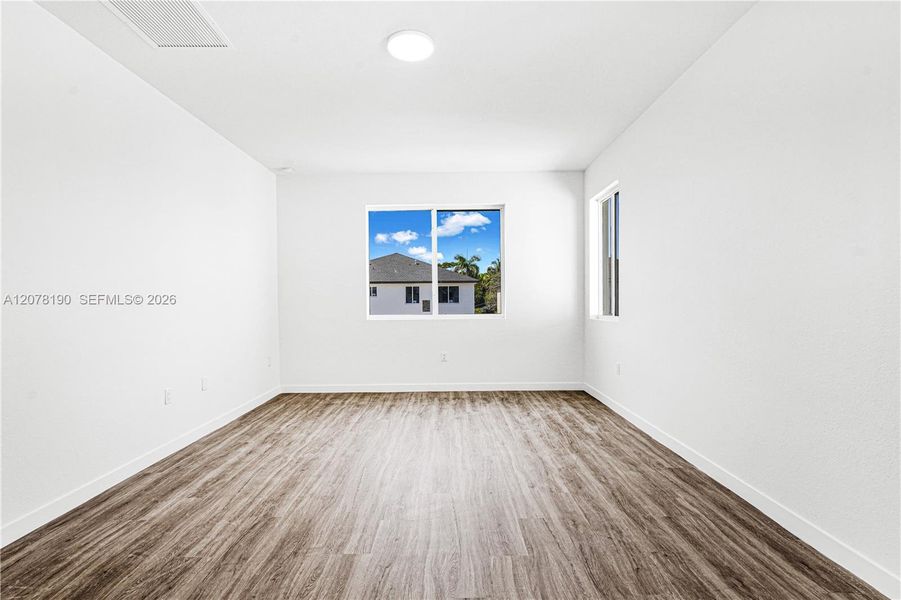 Spacious, unfurnished interior of a new home in , Miami (Image 67).