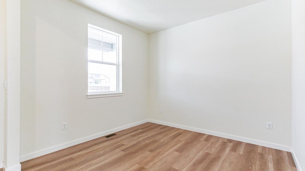 Spacious, unfurnished interior of a new home in Vista Meadows, Fort Lupton (Image 9).