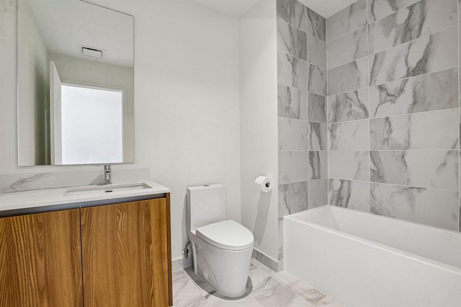 30-web-or-mls-Biscayne Blvd 201-S0409-03