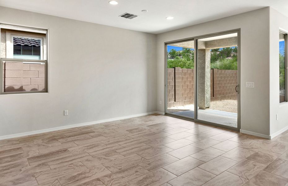 Spacious, unfurnished interior of a new home in Vistoso Canyon Estates, Oro Valley (Image 25).