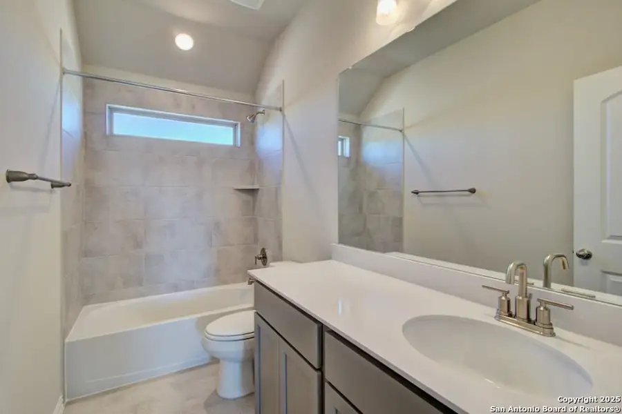 Furnished interior view inside a new home in Sunflower Ridge, New Braunfels (Image 8).