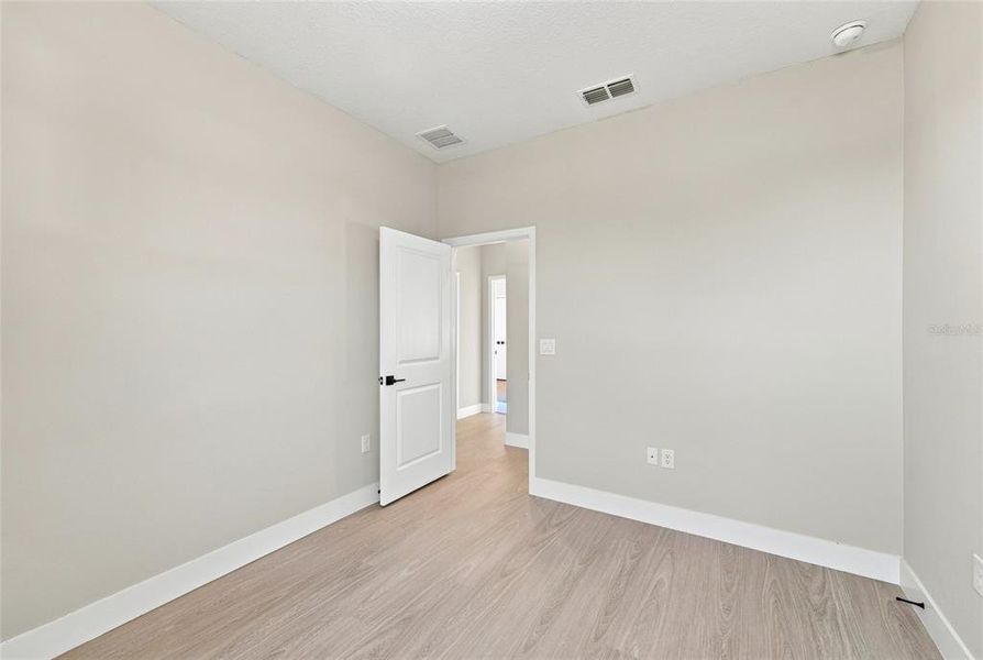 Spacious, unfurnished interior of a new home in , Ocala (Image 19).
