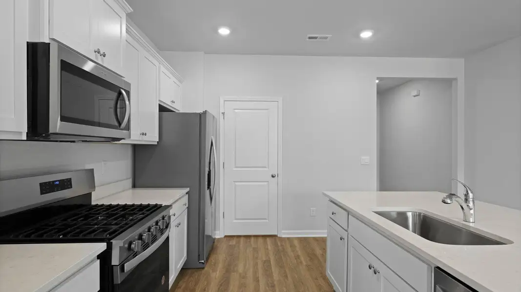 Furnished interior view inside a new home in Hillcrest, Ravenel (Image 9).