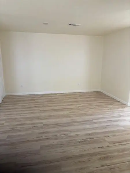 Spacious, unfurnished interior of a new home in , Itasca (Image 9).