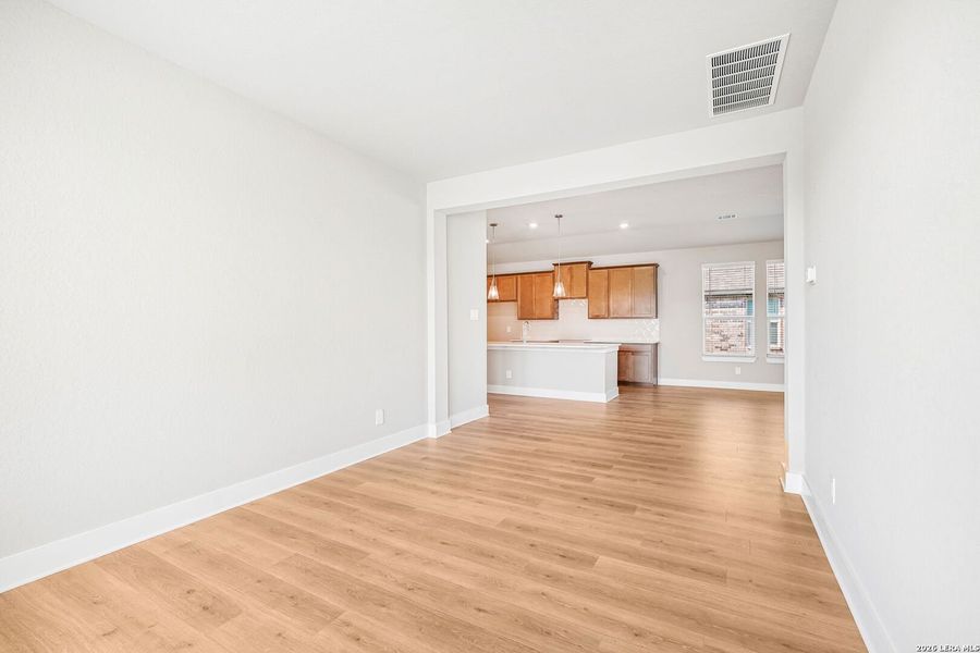 Spacious, unfurnished interior of a new home in Carmel Ranch, Schertz (Image 21).
