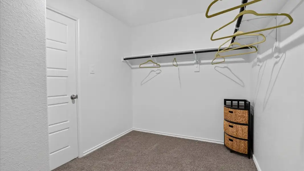 Spacious, unfurnished interior of a new home in Longhorn Estates, Fort Worth (Image 22).