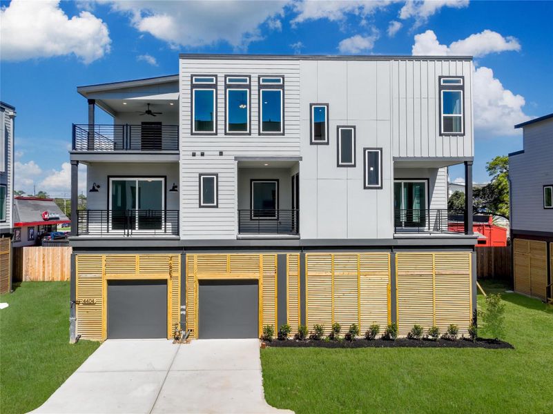 Front exterior of a new home in Lago Pointe, Seabrook, TX, highlighting curb appeal (Image 1). Front exterior of a new home in Lago Pointe, Seabrook, TX, highlighting curb appeal (Image 1).