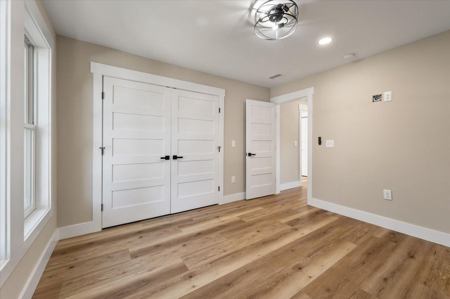 Spacious, unfurnished interior of a new home in , Charleston (Image 19).