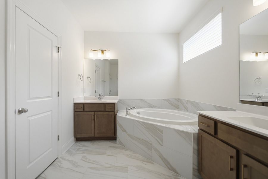 Furnished interior view inside a new home in Dorris Farm, White House (Image 11).