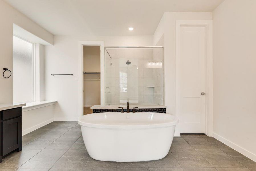Furnished interior view inside a new home in Edgewater, Fate (Image 11).