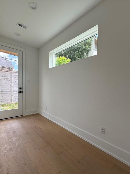 Spacious, unfurnished interior of a new home in , Houston (Image 11).
