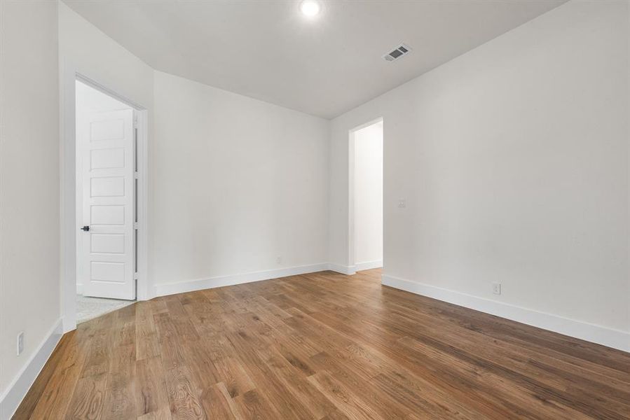 Spacious, unfurnished interior of a new home in King Crossing Estates, Van Alstyne (Image 31).