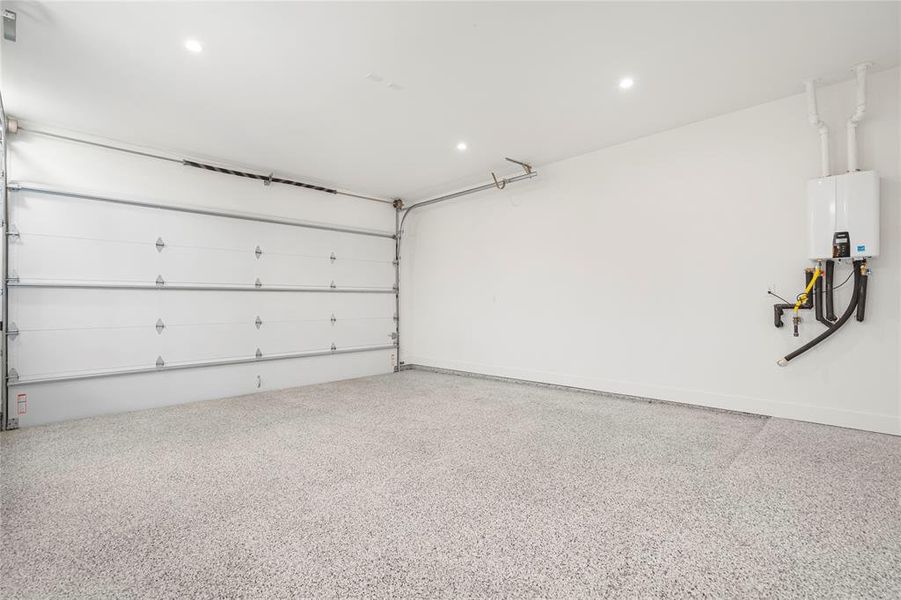 Spacious, unfurnished interior of a new home in , Dallas (Image 23).