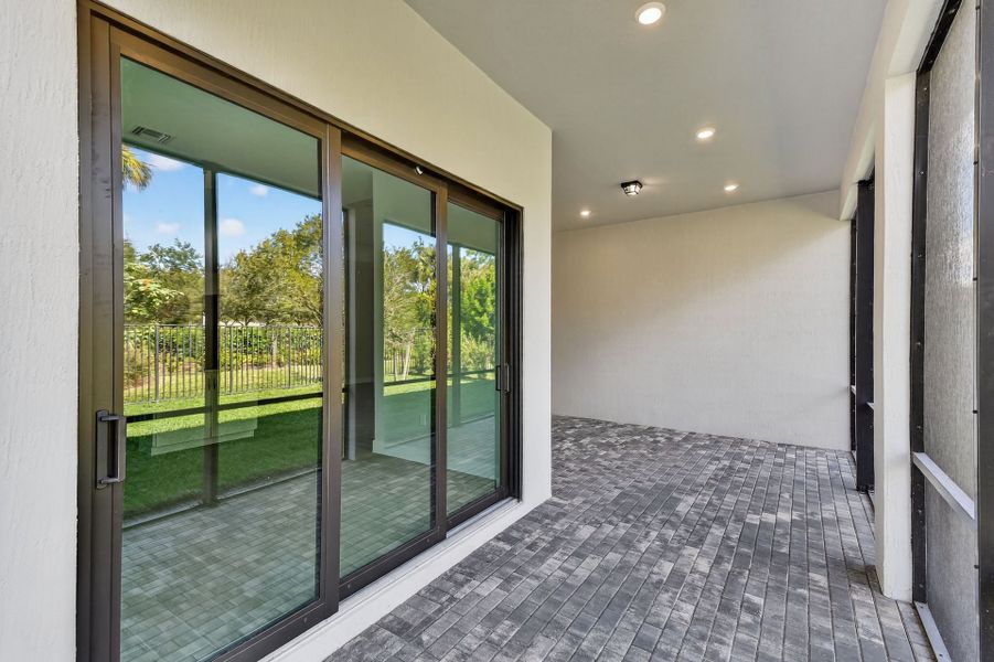 Exterior details and patio area of a home in Greyhawk Landing, Lake Worth (Image 27).