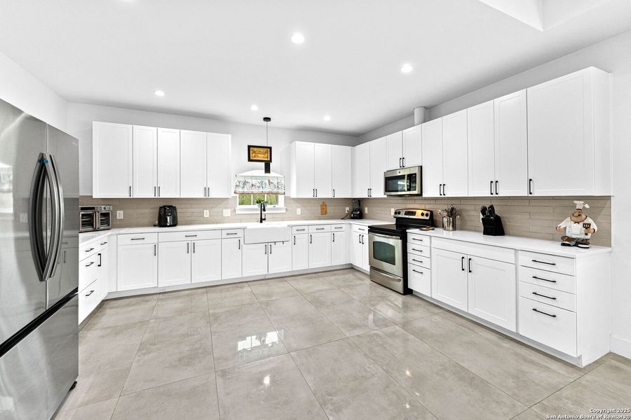 Furnished interior view inside a new home in , Kyle (Image 27). Furnished interior view inside a new home in , Kyle (Image 27).