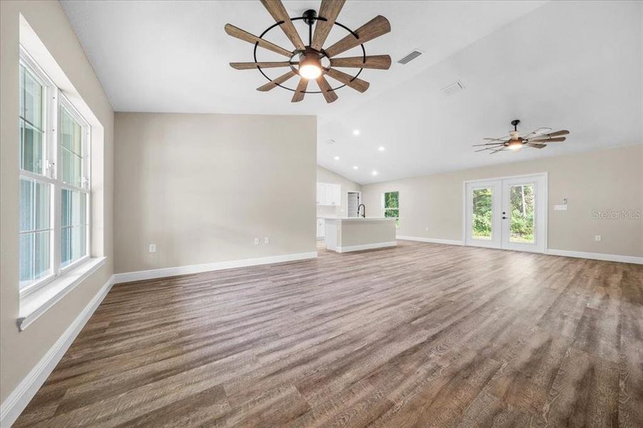 Spacious, unfurnished interior of a new home in , Dunnellon (Image 28).