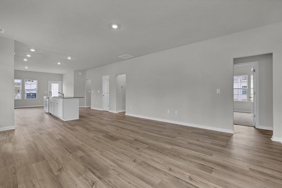 Spacious, unfurnished interior of a new home in River Tide Farms, Bolivia (Image 17).